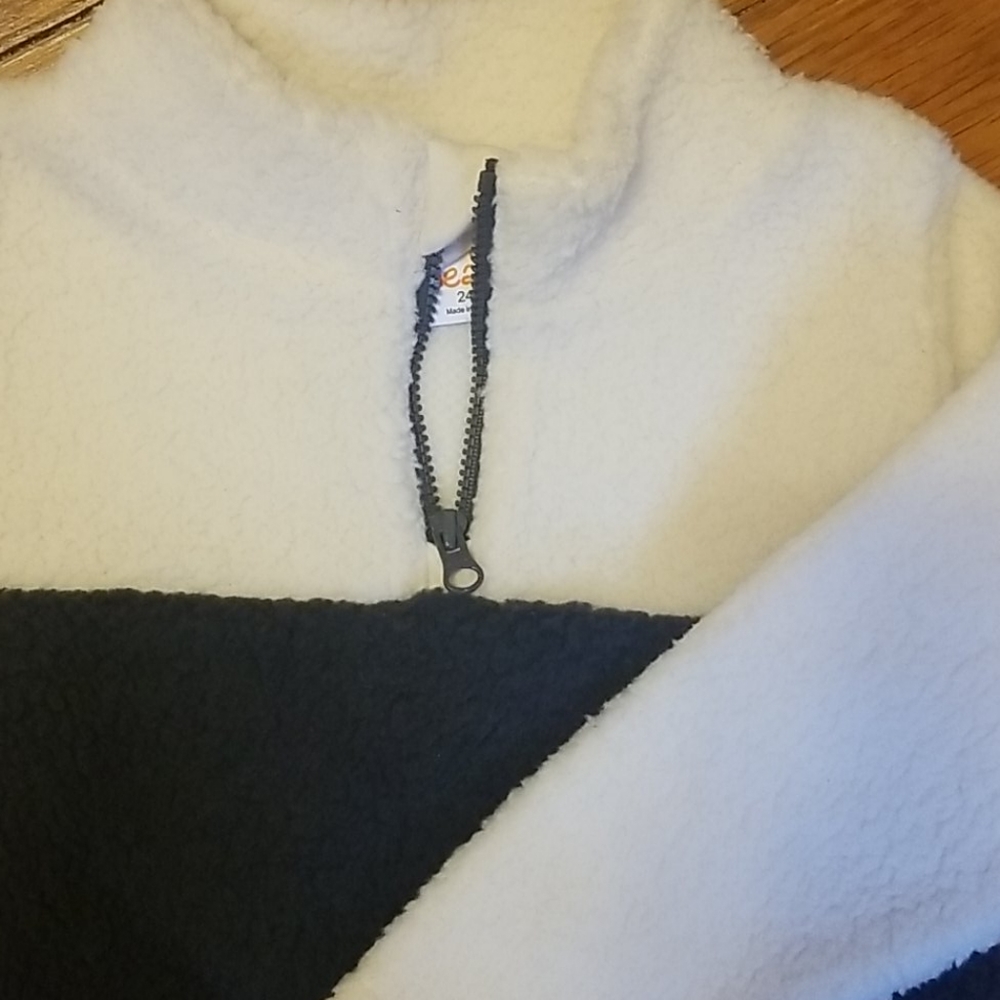 *NWT* sherpa pullover - Picture 3 of 4